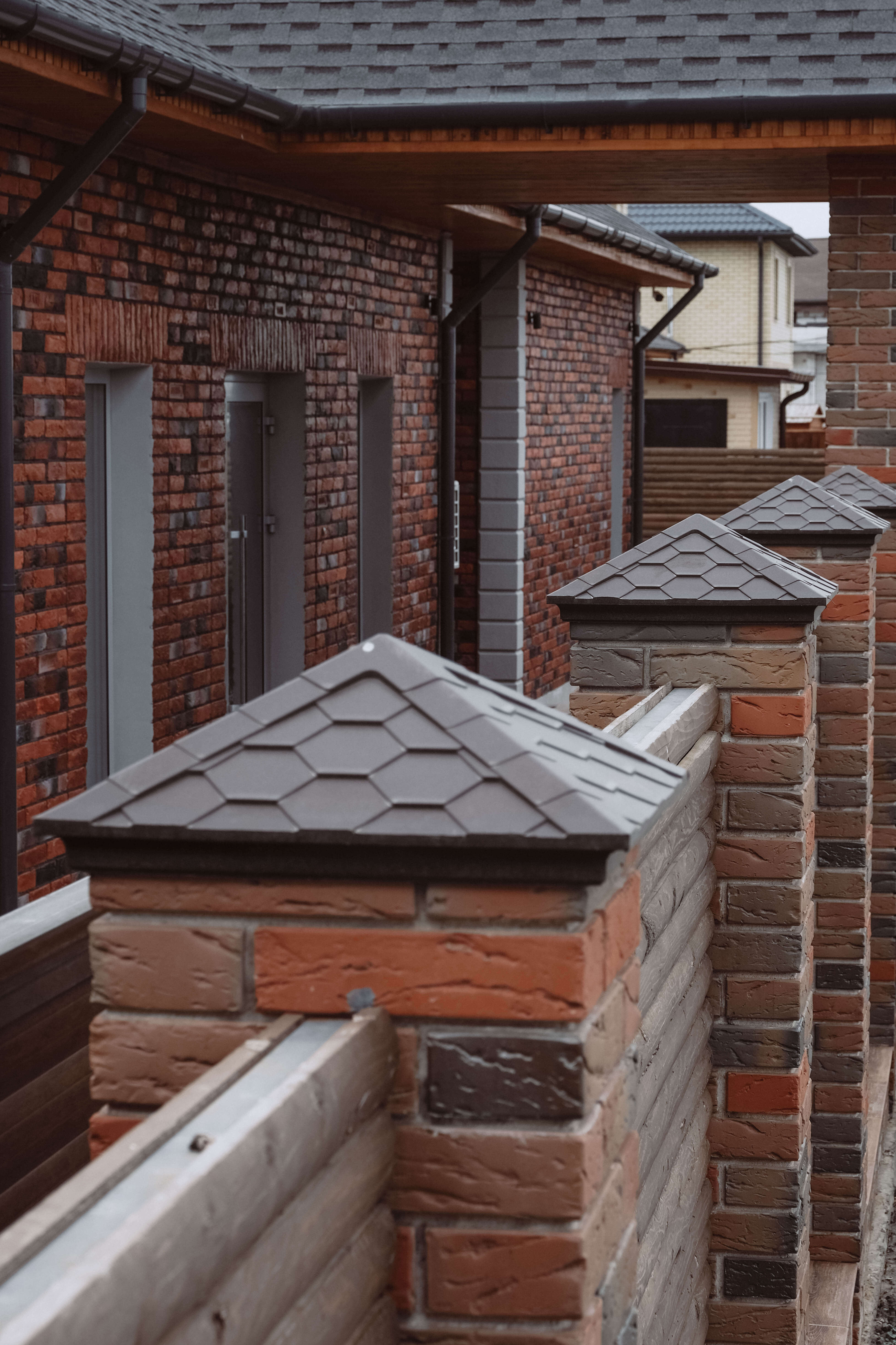 Колпак Zking Эверест Коричневый на столб 1.5х1.5 кирпича (390х390мм) в Мичуринске фото